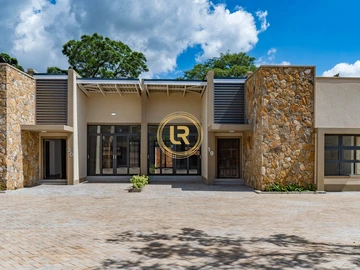 3 Bedroom Flat & Apartment