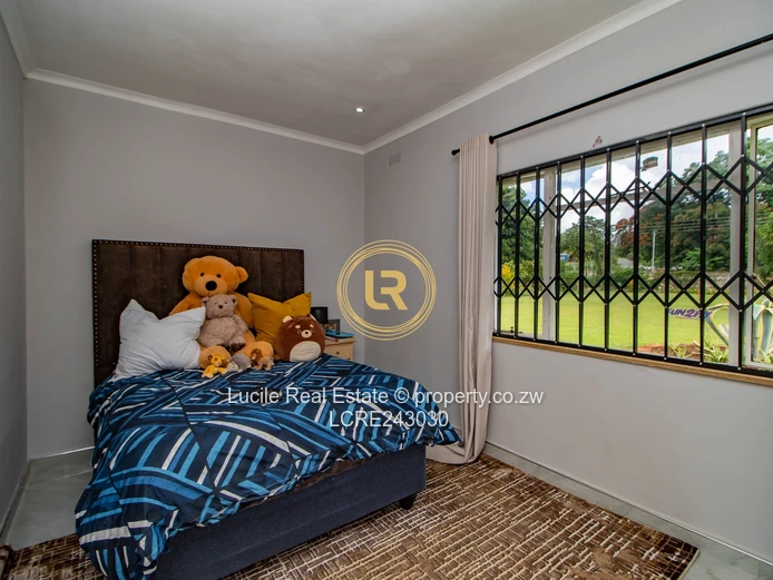 Seamless Living: A Cozy Indoor-Outdoor Retreat in Mount Pleasant