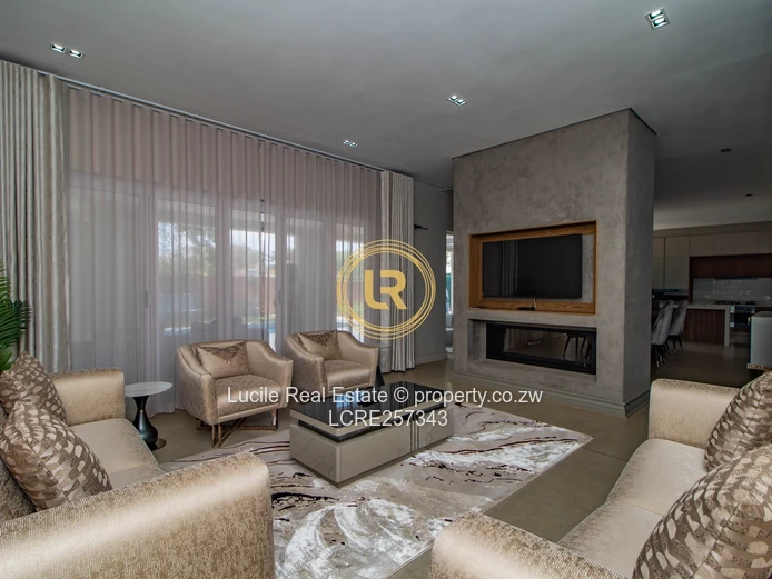 Luxury Living In Helensvale | Fully Furnished Home