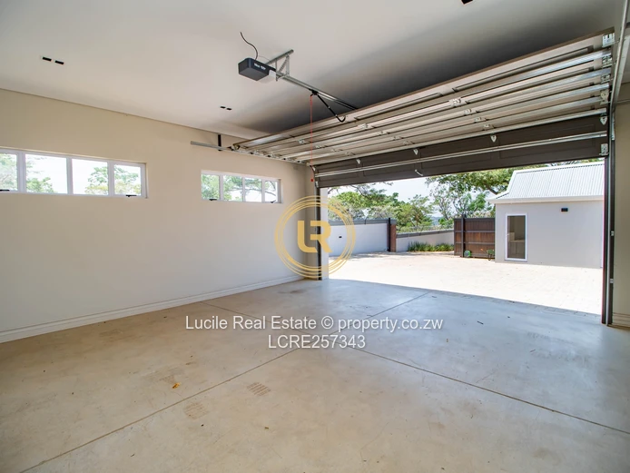 Luxury Living In Helensvale | Fully Furnished Home