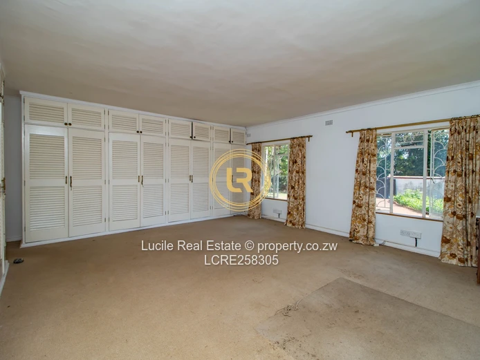 Spacious 5-Bedroom Home In Alexander Park