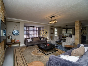 3 Bedroom Flat & Apartment