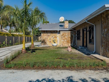 6 Bedroom House