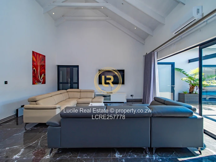 Luxury Living In Eastlea | Fully Furnished Home 