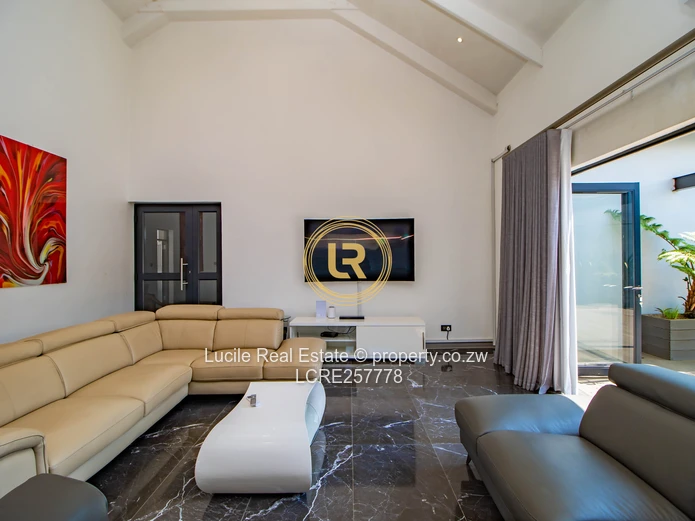 Luxury Living In Eastlea | Fully Furnished Home 