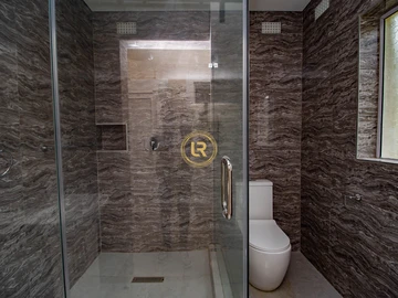 4 Bedroom Flat & Apartment