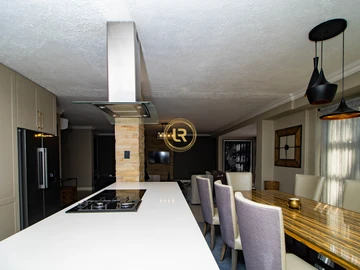 3 Bedroom Flat & Apartment