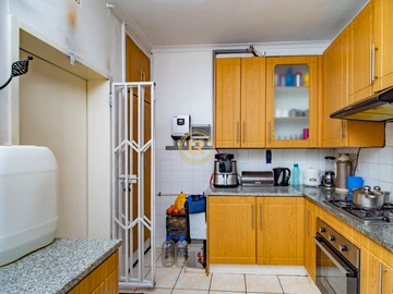 2 Bedroom Flat & Apartment
