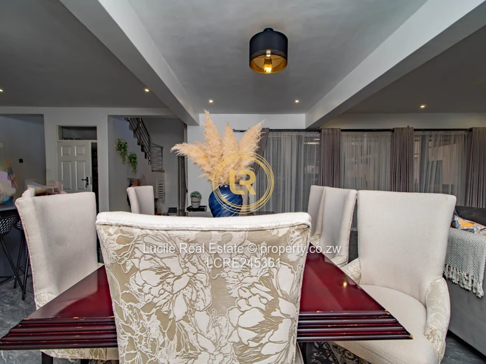 Modern 4-bedroom Home in Exclusive Helensvale