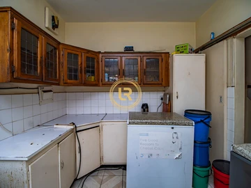 2 Bedroom Flat & Apartment