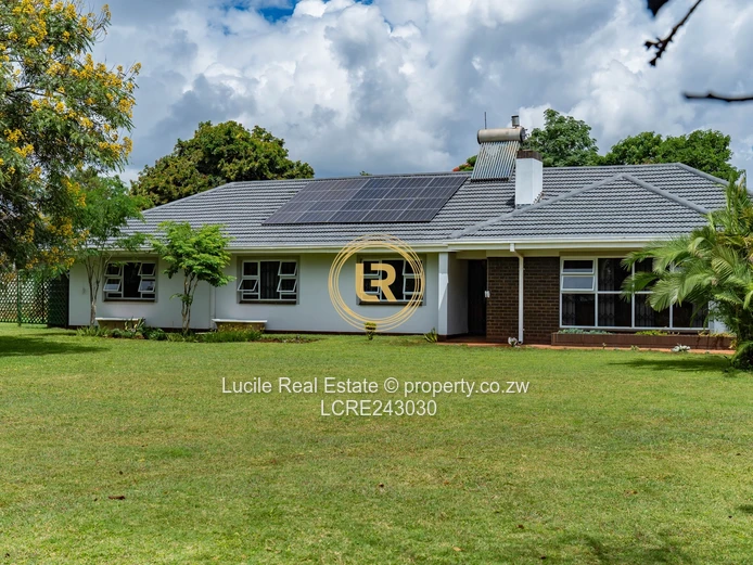 Seamless Living: A Cozy Indoor-Outdoor Retreat in Mount Pleasant