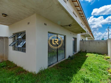 2 Bedroom Flat & Apartment