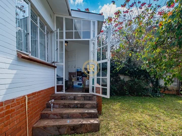 2 Bedroom Flat & Apartment