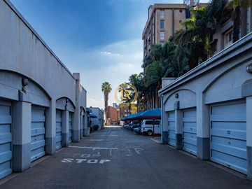 3 Bedroom Flat & Apartment