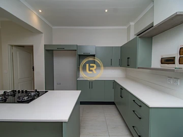 2 Bedroom Flat & Apartment