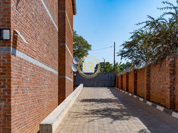2 Bedroom Flat & Apartment
