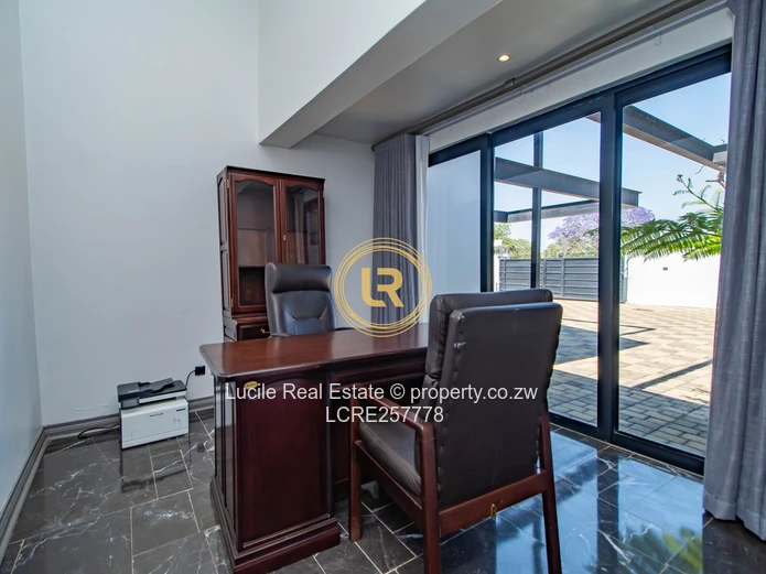Luxury Living In Eastlea | Fully Furnished Home 