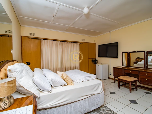Hotel & Lodge