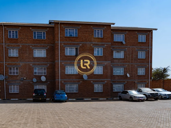 2 Bedroom Flat & Apartment