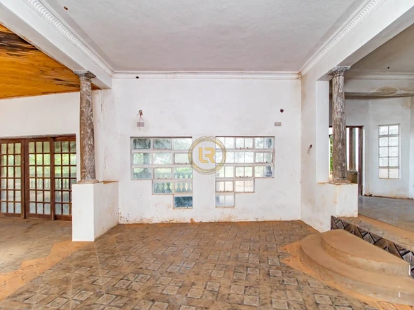 6 Bedroom House