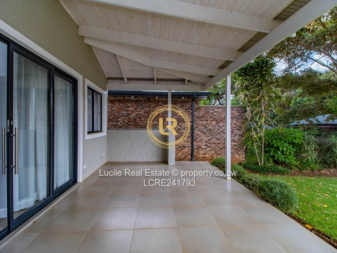 Seamless Living: A Cozy Indoor-Outdoor Retreat in Borrowdale