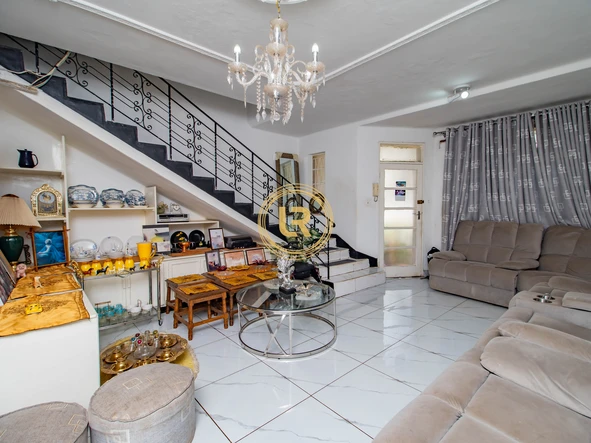 2 Bedroom Flat & Apartment