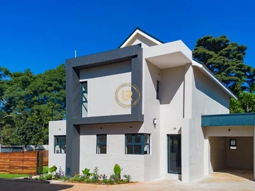 4 Bedroom Flat & Apartment