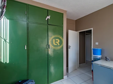 2 Bedroom Flat & Apartment