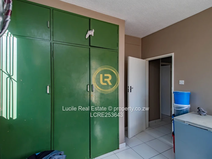 2 Bedroom Flat For Sale – Eastview Gardens, Eastlea | $70,000 Usd