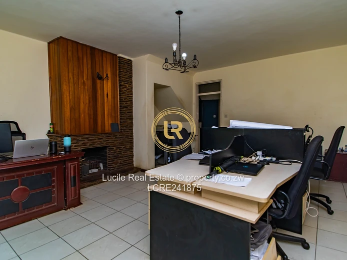 Spacious 2-Bed Apartment at Beaufort Manor, Avenues | Garage