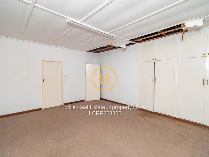 Spacious 5-Bedroom Home In Alexander Park