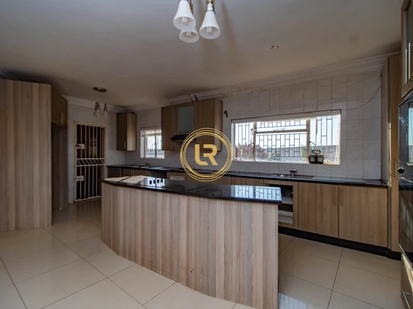 5 Bedroom House