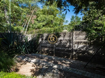 3 Bedroom Flat & Apartment